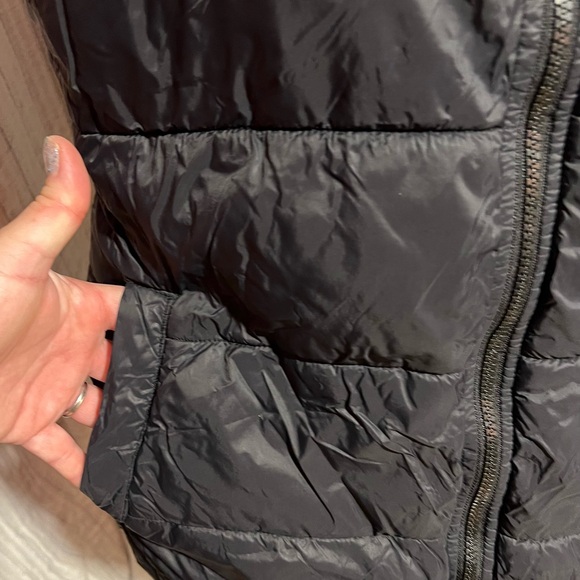 Old Navy Black Puffer Zip-up Vest - Picture 4 of 6